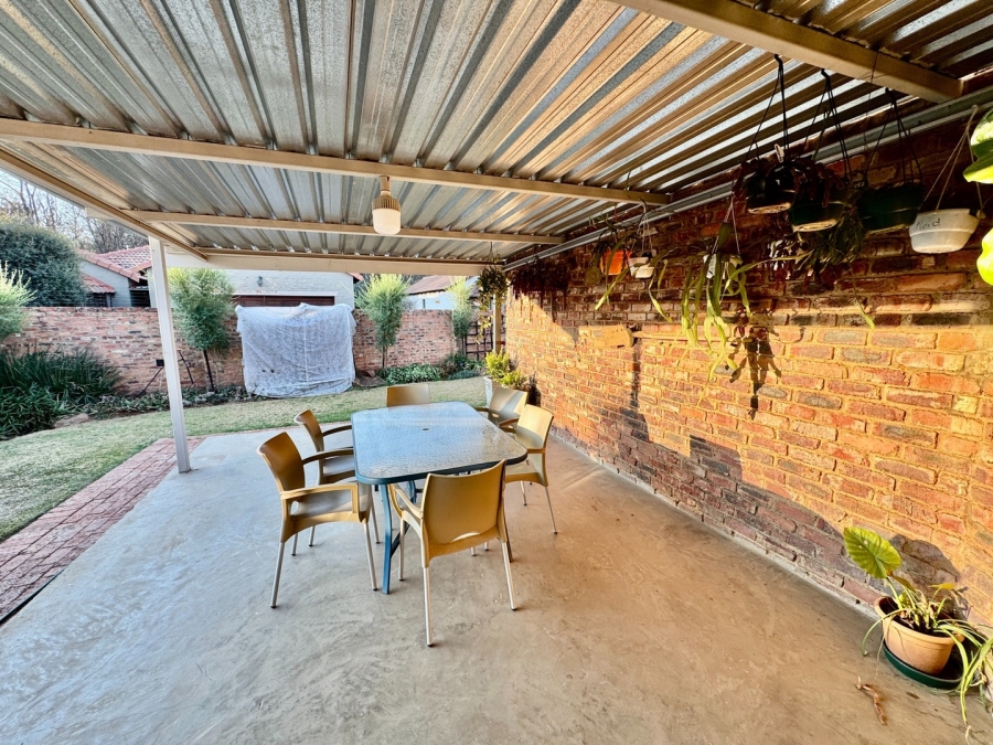 3 Bedroom Property for Sale in Mooivallei Park North West